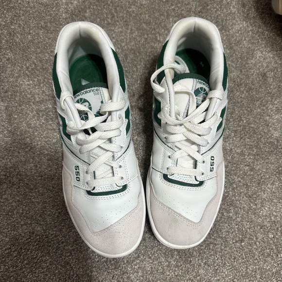 EUC New Balance 550 green w box - Picture 2 of 6